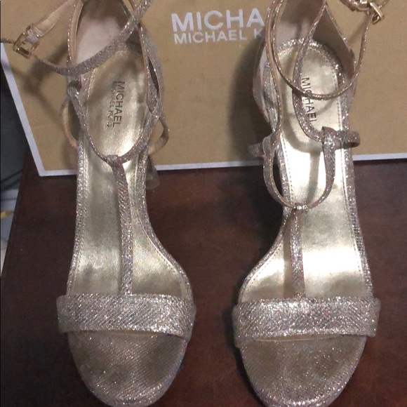 Simone Sandal - Picture 5 of 5